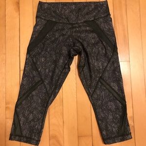 Lululemon mid-rise cropped leggings